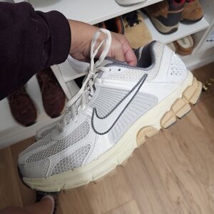Nike Vomeros White/Yellow/Gray